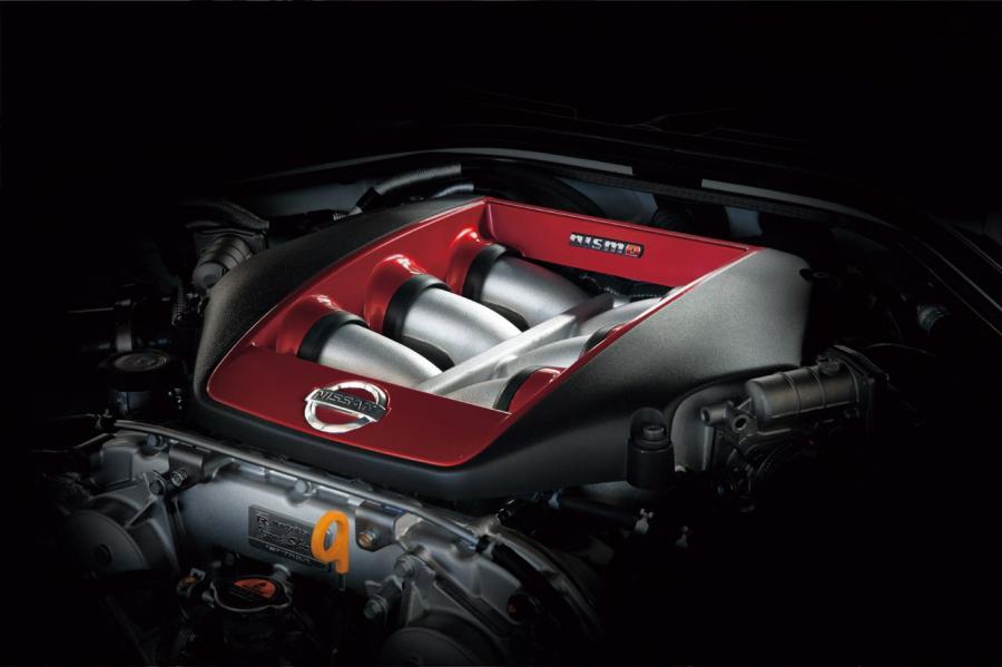  Nissan GT-R Nismo 2015 года  (фото 4 из 14)